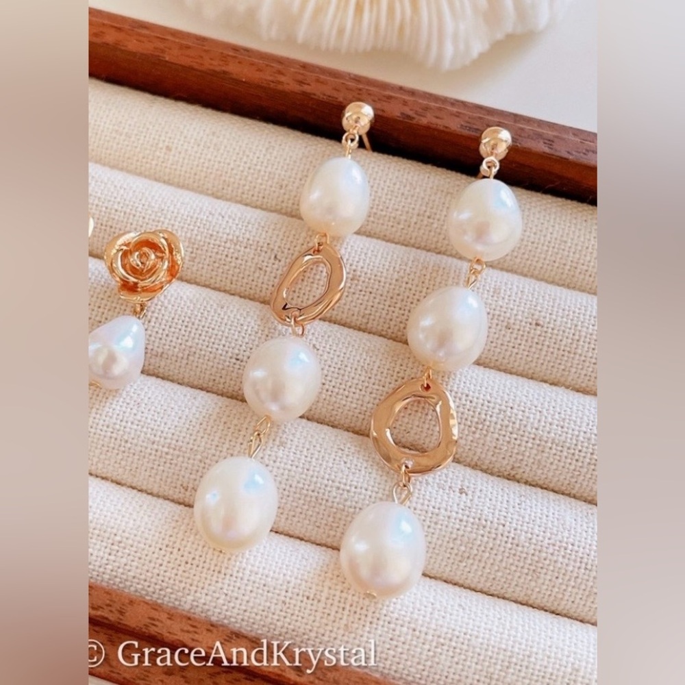 Mismatched real pearl earrings